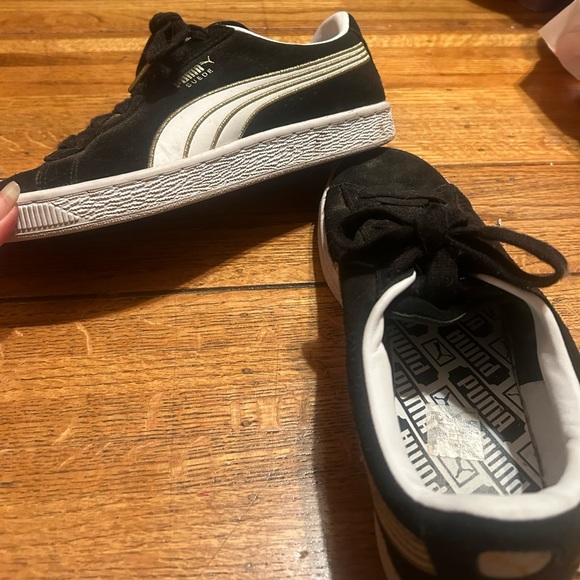 Black puma shoes, size 8. - Picture 3 of 5